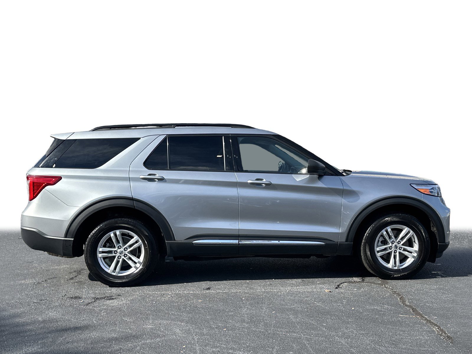 Used 2024 Ford Explorer XLT w/ Equipment Group 202A image 34