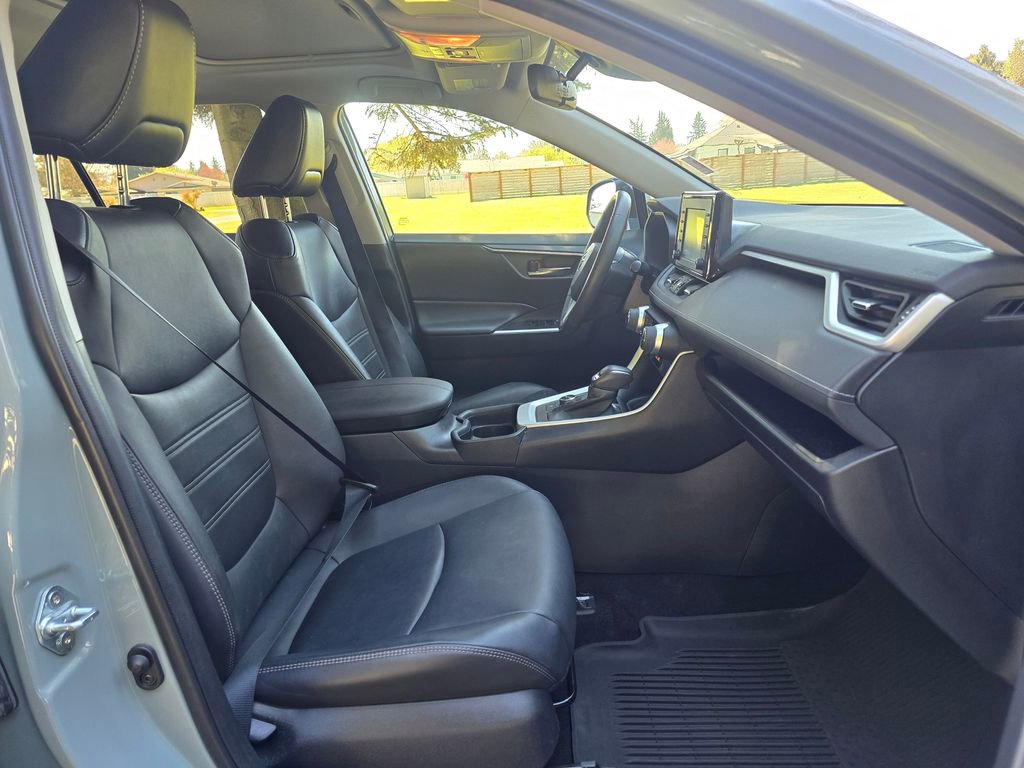 Used 2021 Toyota RAV4 XLE Premium AWD/4WD image 20