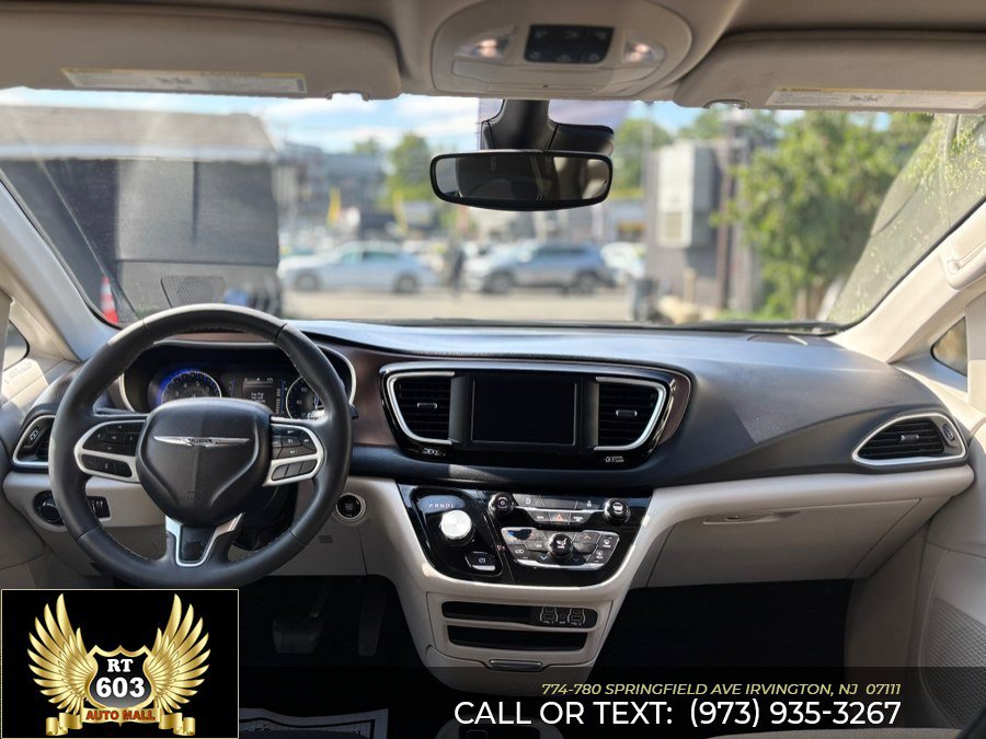 Used 2023 Chrysler Voyager LX FWD image 15