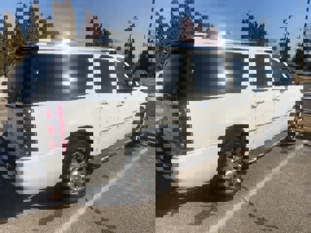 Used 2013 GMC Yukon XL Denali image 13