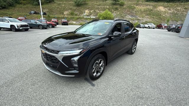 New 2025 Chevrolet Trax LT w/ Driver Confidence Package FWD image 7
