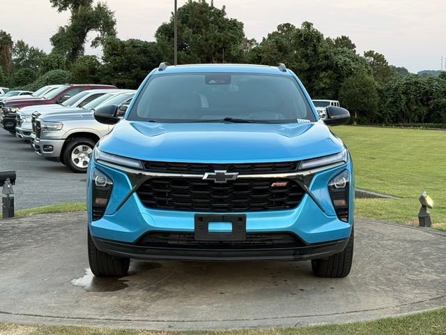 Used 2025 Chevrolet Trax RS w/ Sunroof Package FWD image 2