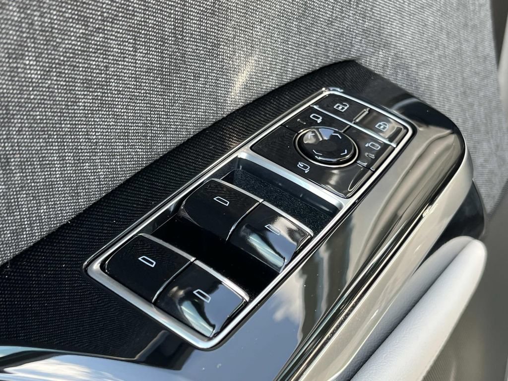 New 2026 Cadillac Escalade Platinum Sport w/ LPO, ONYX Package AWD/4WD image 28