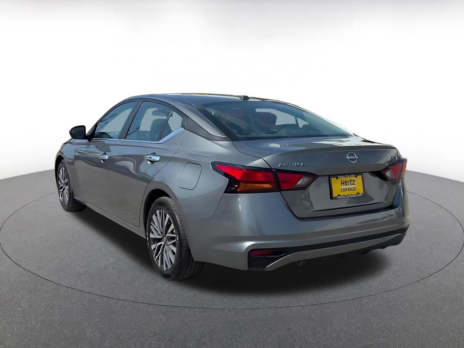 Used 2025 Nissan Altima 2.5 SV FWD image 11
