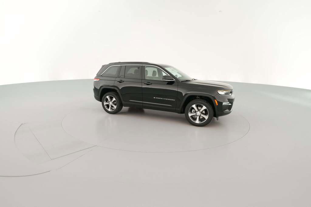 New 2025 Jeep Grand Cherokee Limited w/ Trailer Tow Package image 15