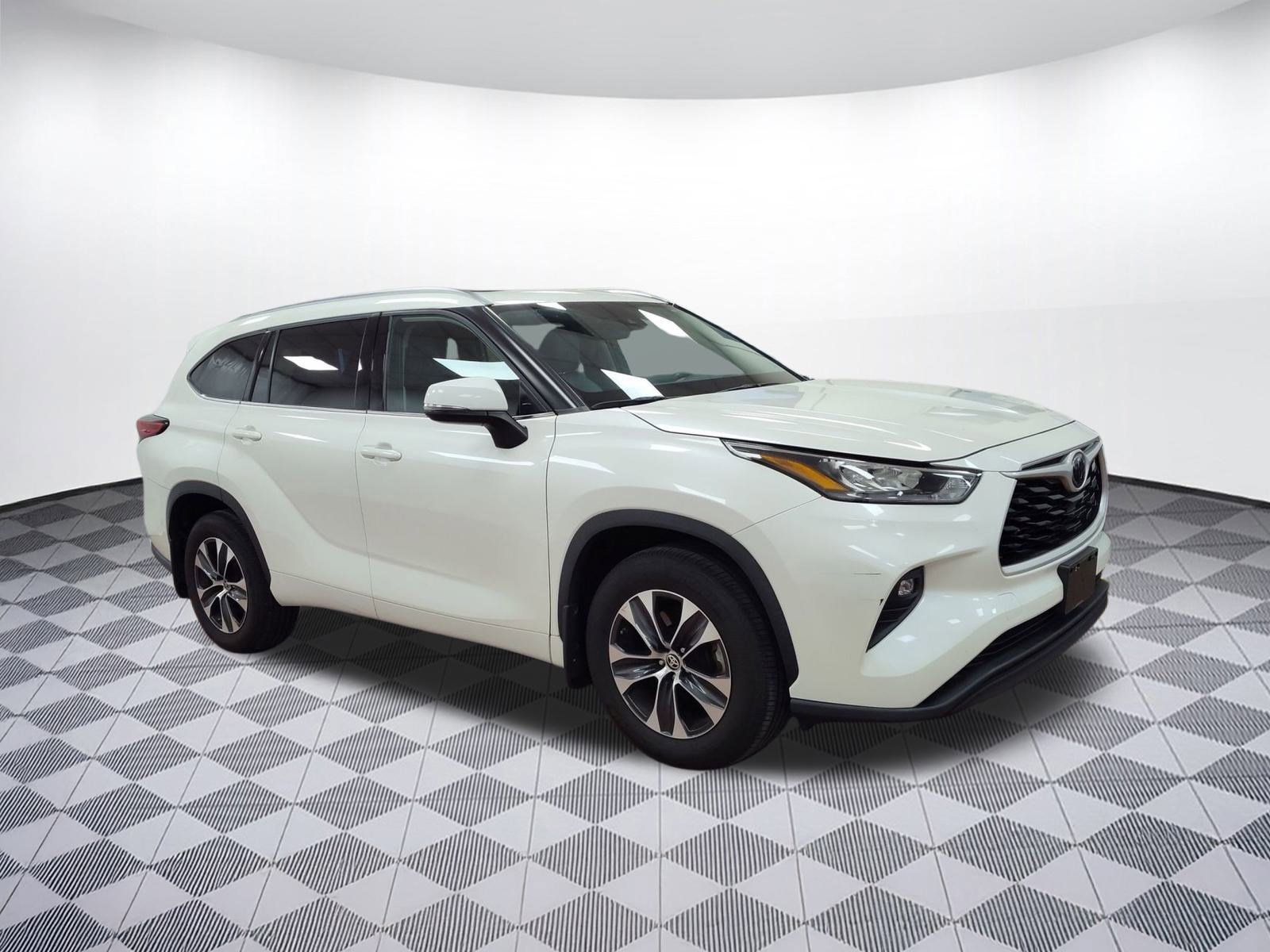 Used 2020 Toyota Highlander XLE image 6