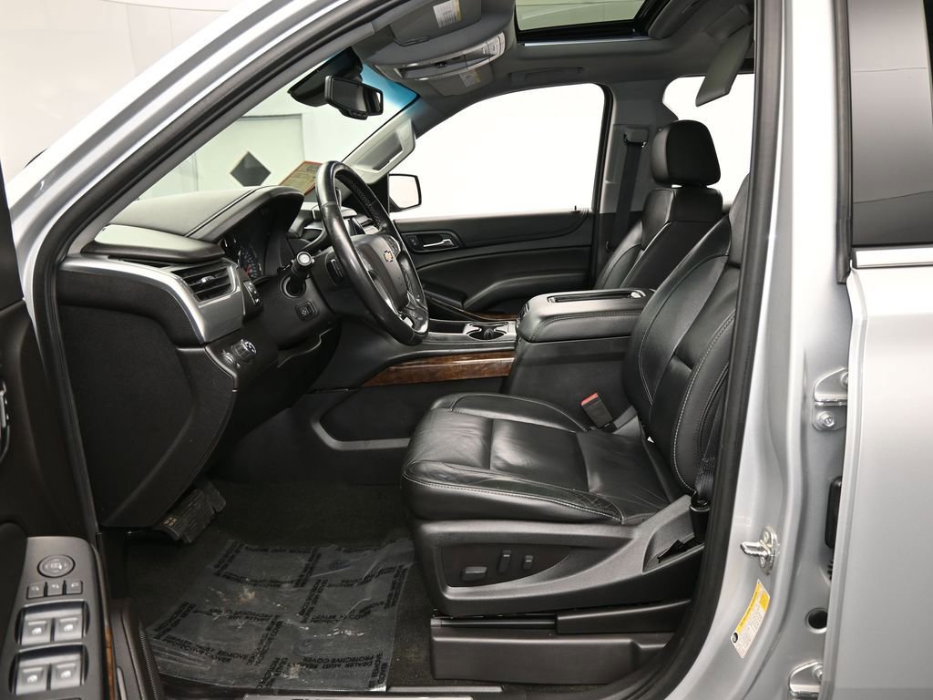 Used 2018 Chevrolet Suburban LT image 13