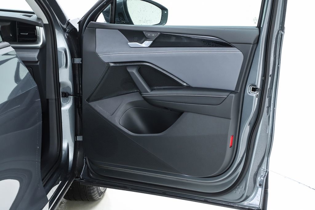 New 2026 Volkswagen Tiguan SE image 32