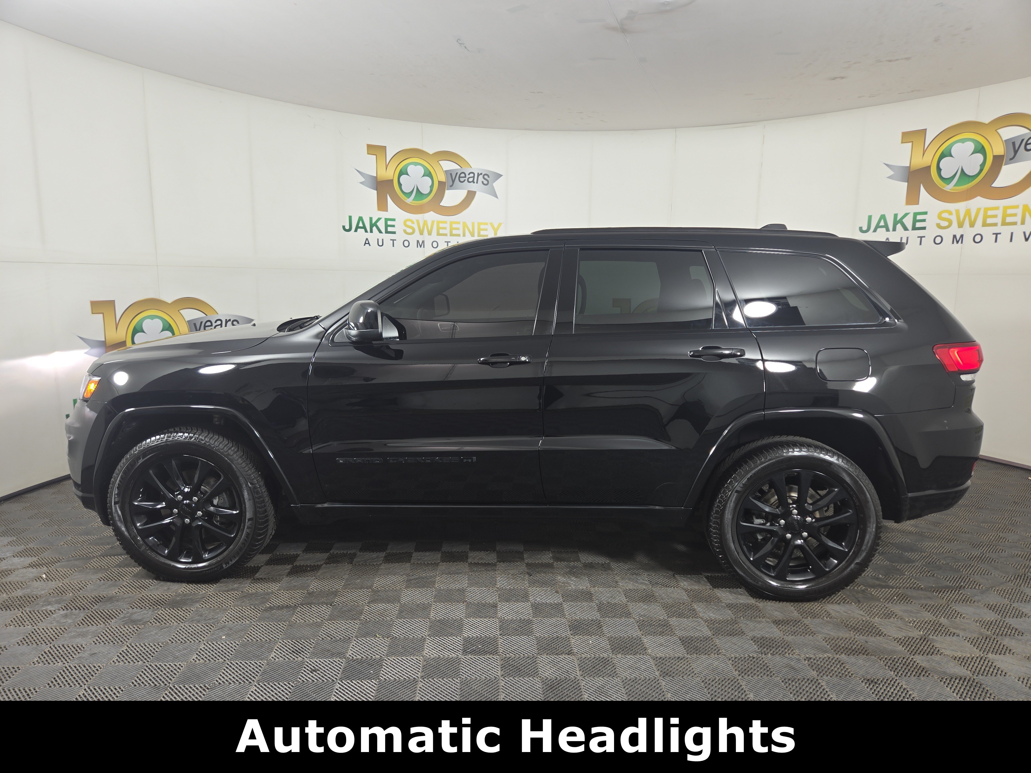 Used 2022 Jeep Grand Cherokee Laredo X AWD/4WD image 4