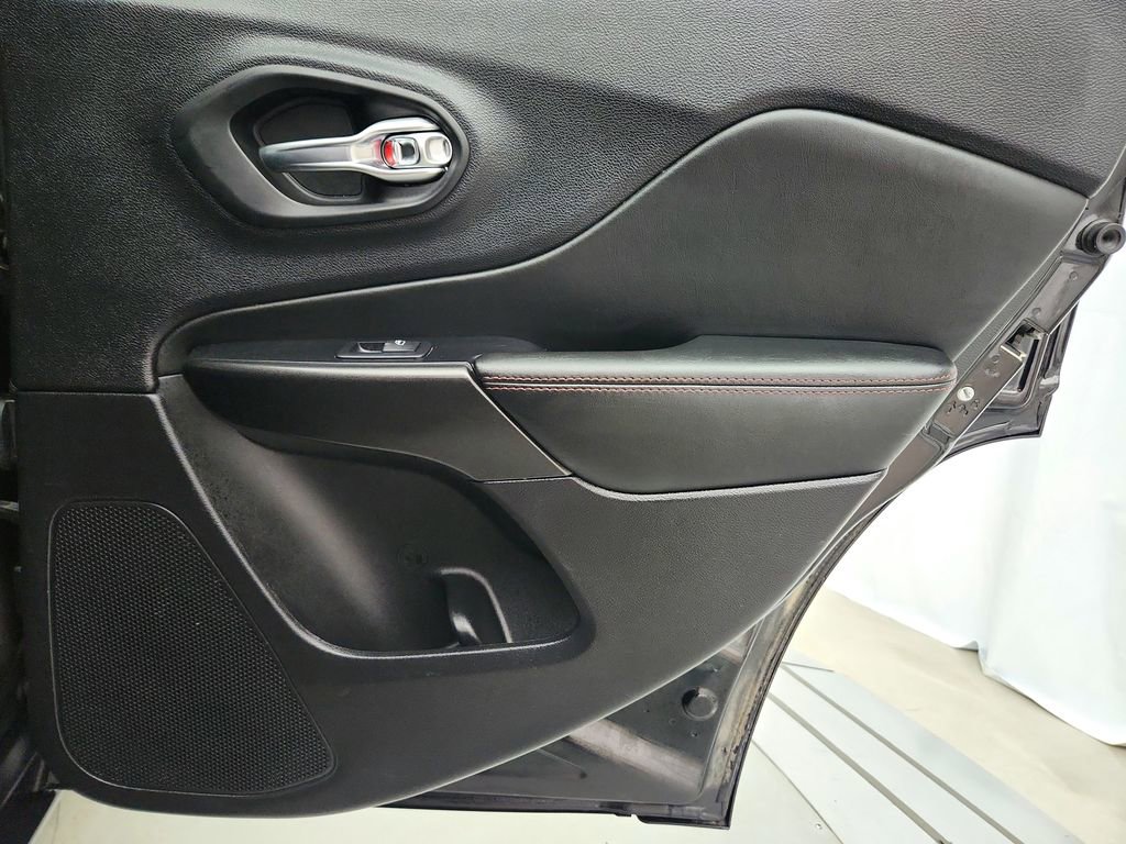 Used 2022 Jeep Cherokee Trailhawk w/ Trailer Tow Group image 32