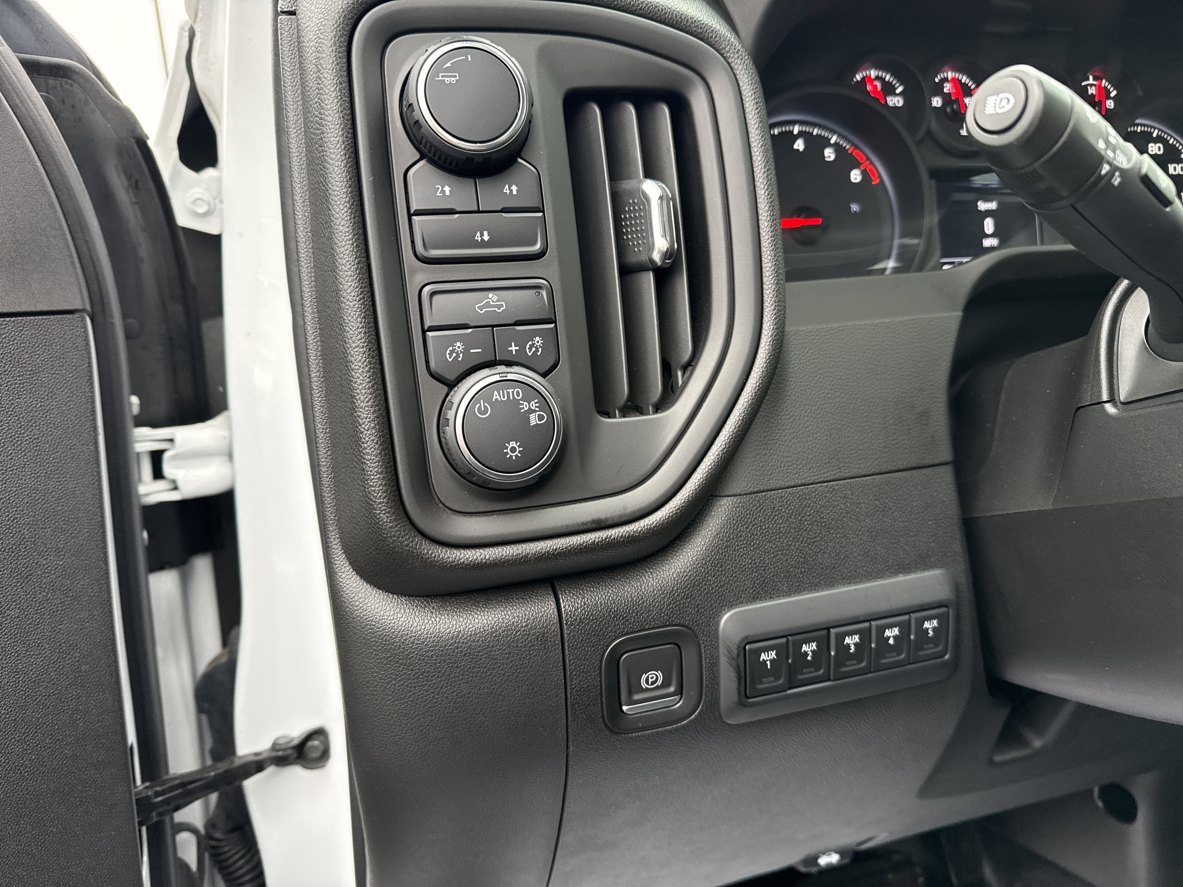 Used 2024 Chevrolet Silverado 3500 W/T image 20