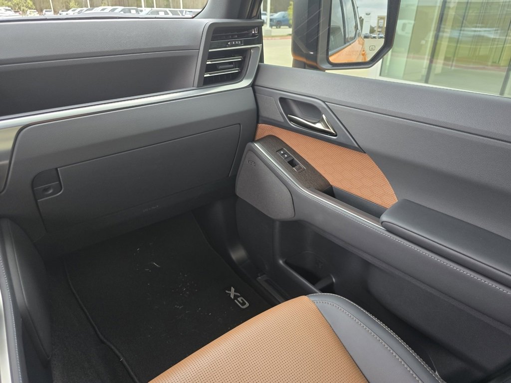 Used 2025 Lexus GX 550 w/ Accessory Package (Z1) image 21