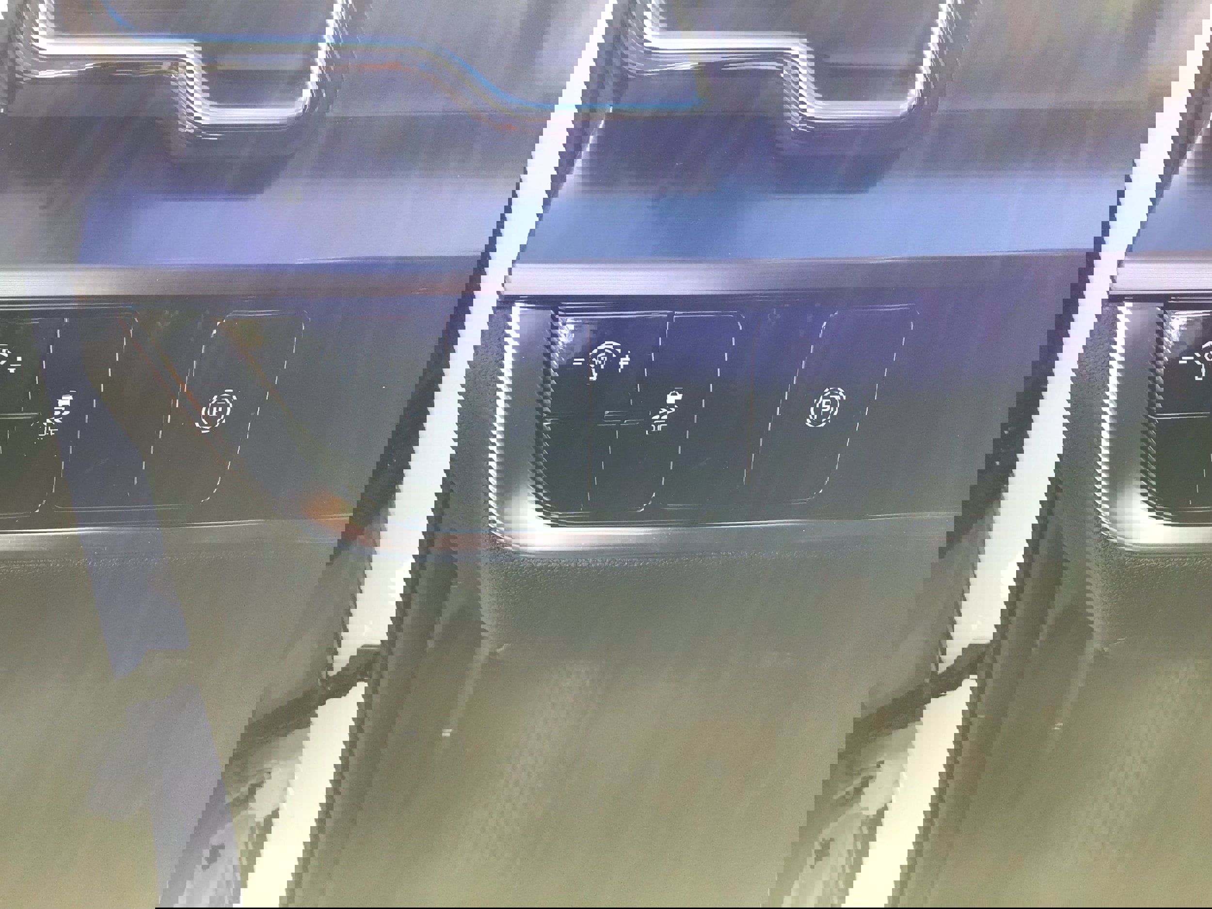 Used 2025 Kia Sportage EX image 24