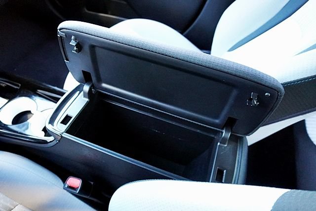 Used 2016 Toyota Prius Four FWD image 39