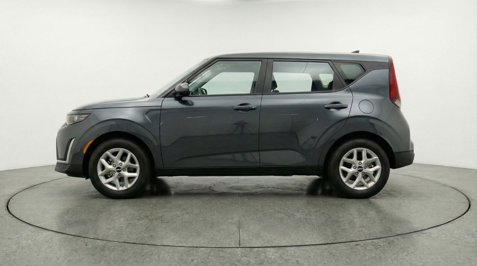 Used 2025 Kia Soul LX w/ LX Technology Package FWD image 5