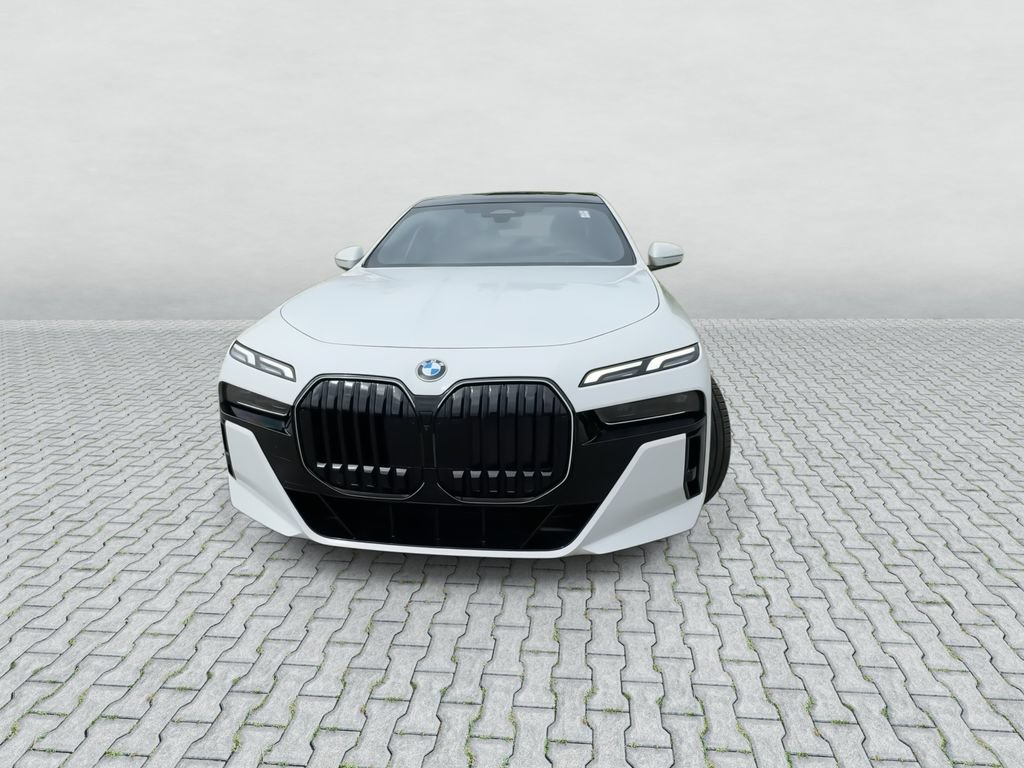 Used 2026 BMW 760i xDrive w/ Premium Package AWD/4WD image 3
