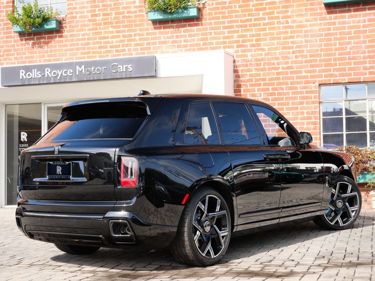 New 2027 Rolls-Royce Cullinan Black Badge AWD/4WD image 2