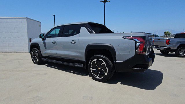 Used 2025 Chevrolet Silverado EV LT w/ LT Premium Package image 6