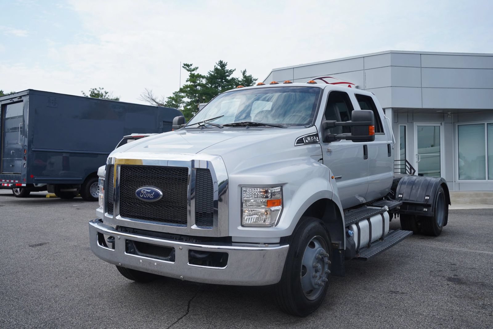 Used 2019 Ford F650 2WD Crew Cab Super Duty image 5