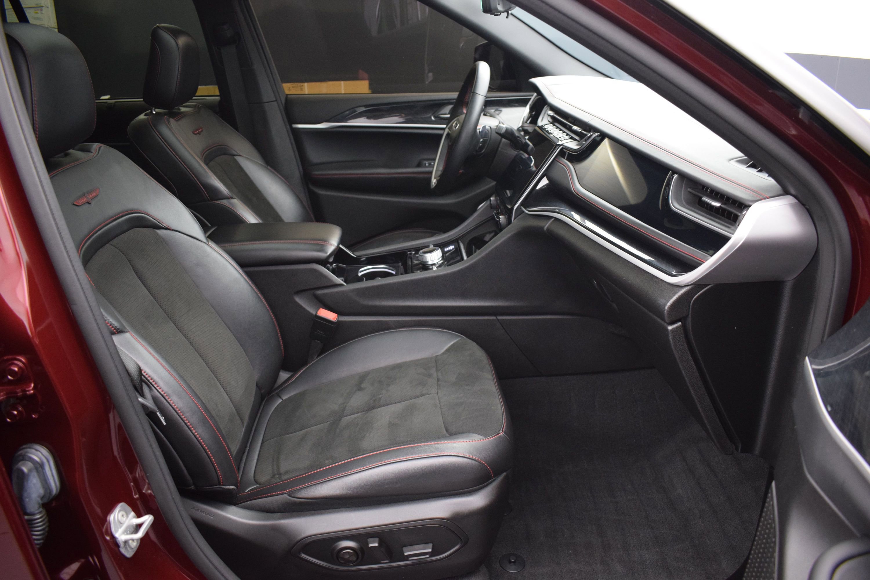 Used 2022 Jeep Grand Cherokee Trailhawk w/ ADV Protech Group II AWD/4WD image 11