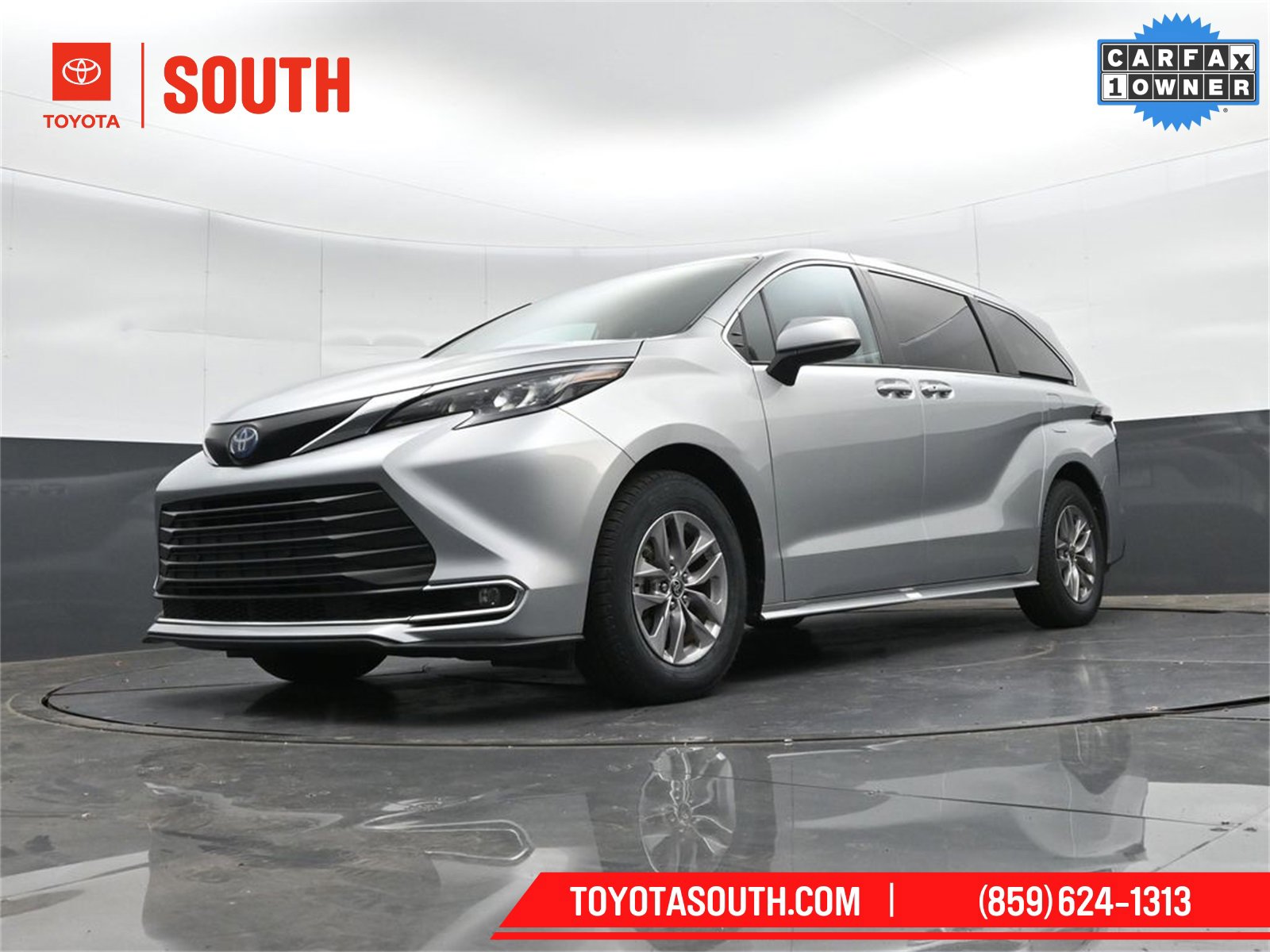 Used 2024 Toyota Sienna XLE image 35