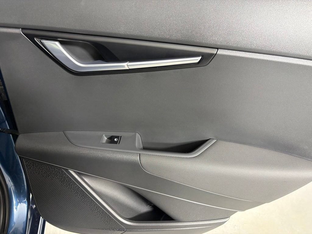 Used 2024 Kia Niro SX Touring FWD image 15