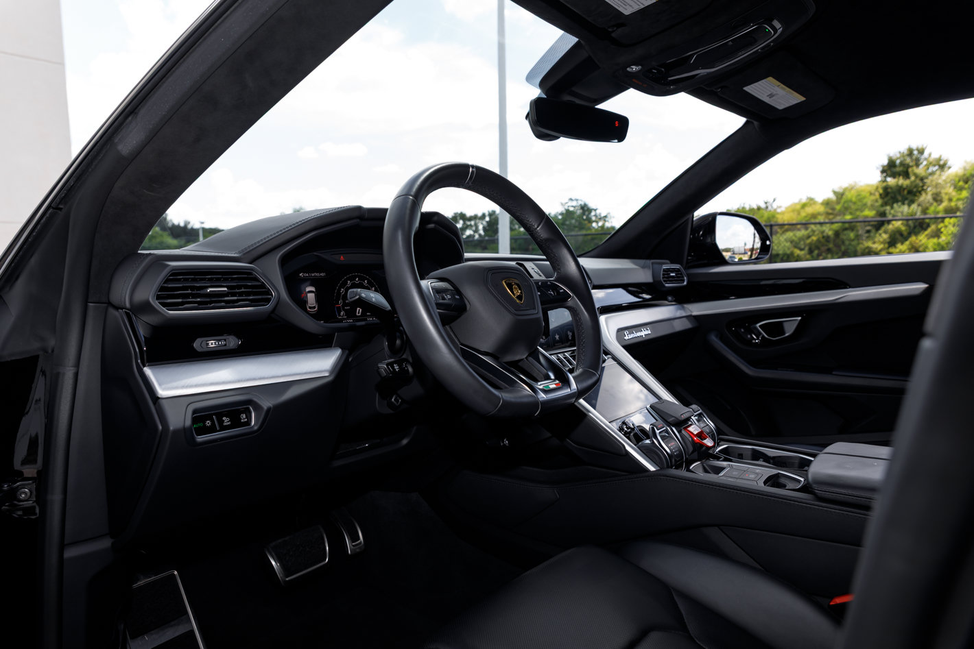 Used 2022 Lamborghini Urus AWD/4WD image 24