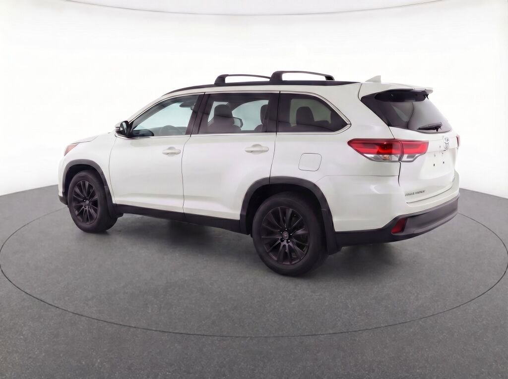 Used 2019 Toyota Highlander SE AWD/4WD image 4