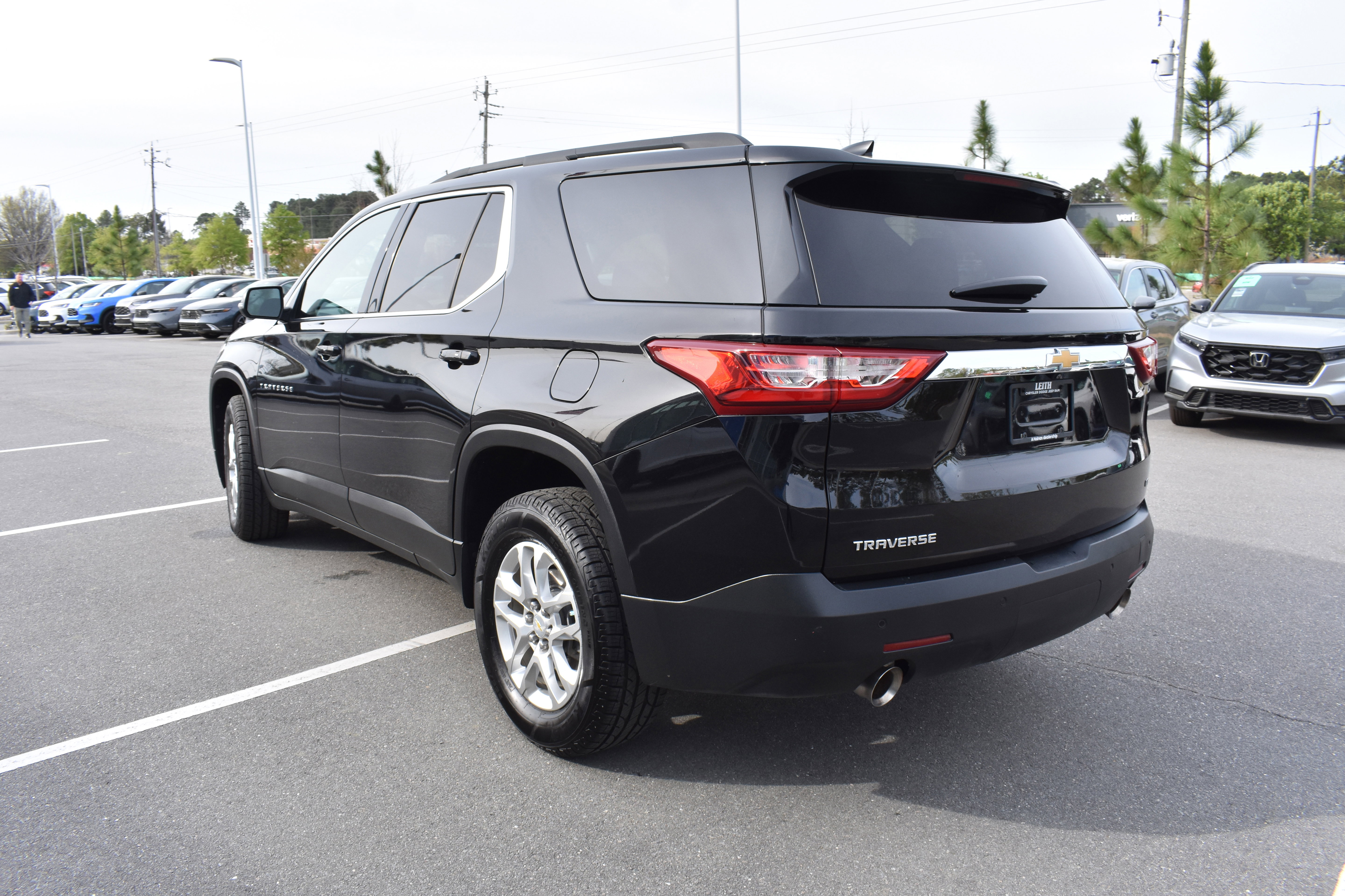 Used 2021 Chevrolet Traverse LT image 7