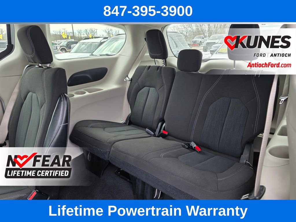 Used 2023 Chrysler Voyager LX image 22