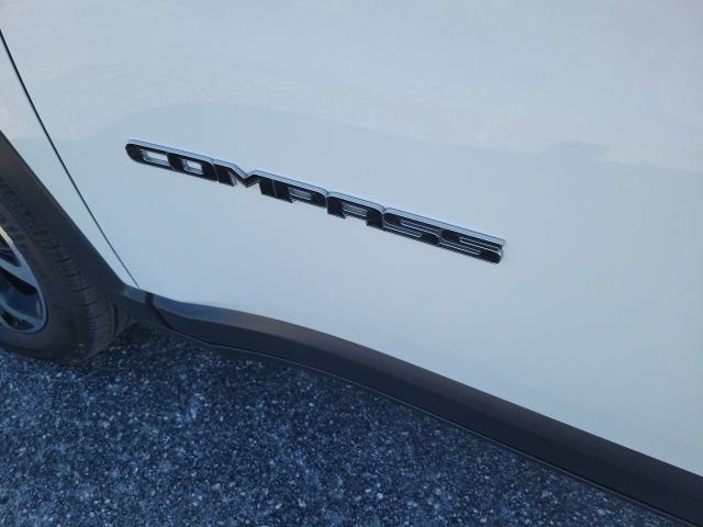 Used 2023 Jeep Compass Limited AWD/4WD image 9