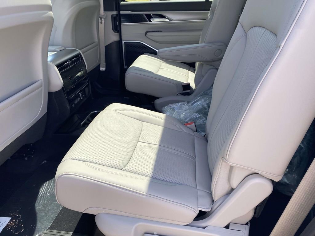 New 2026 Jeep Grand Wagoneer 2WD image 34