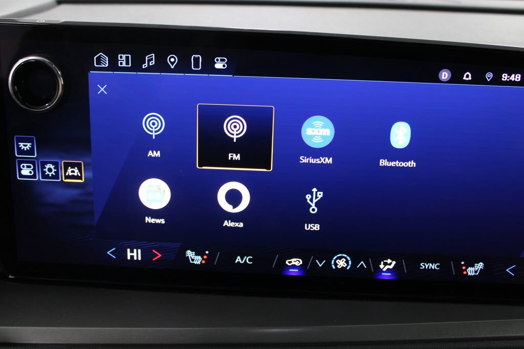 Used 2024 Chevrolet Traverse LT image 29