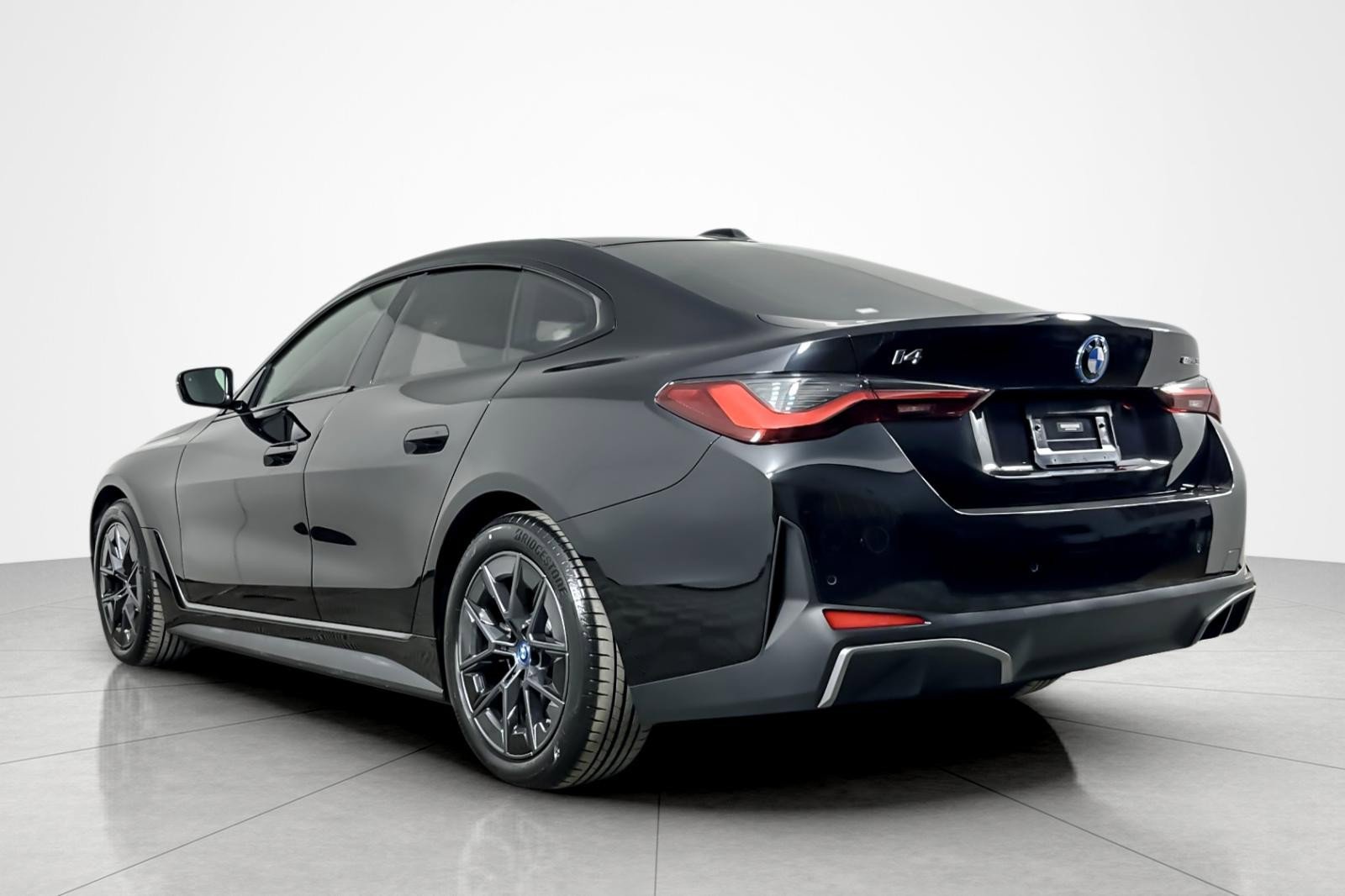 Used 2023 BMW i4 eDrive35 w/ Premium Package RWD image 3