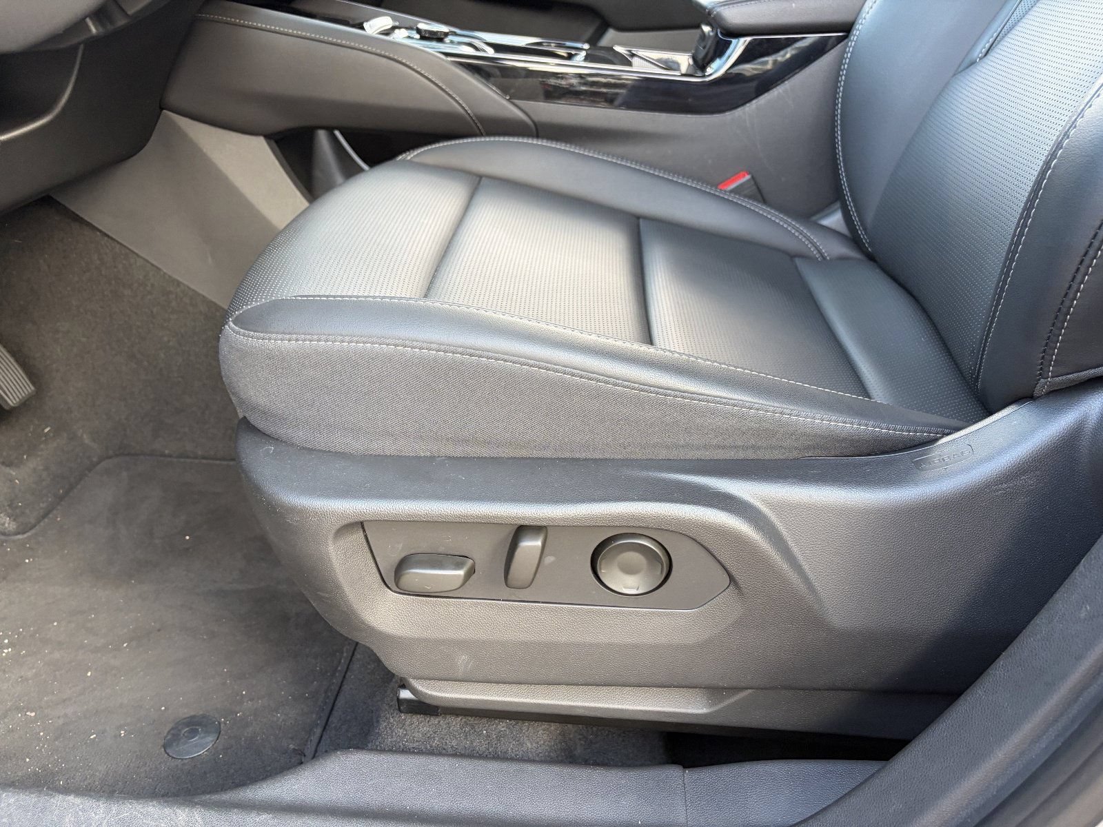 Certified 2025 Buick Envision Preferred AWD/4WD image 22