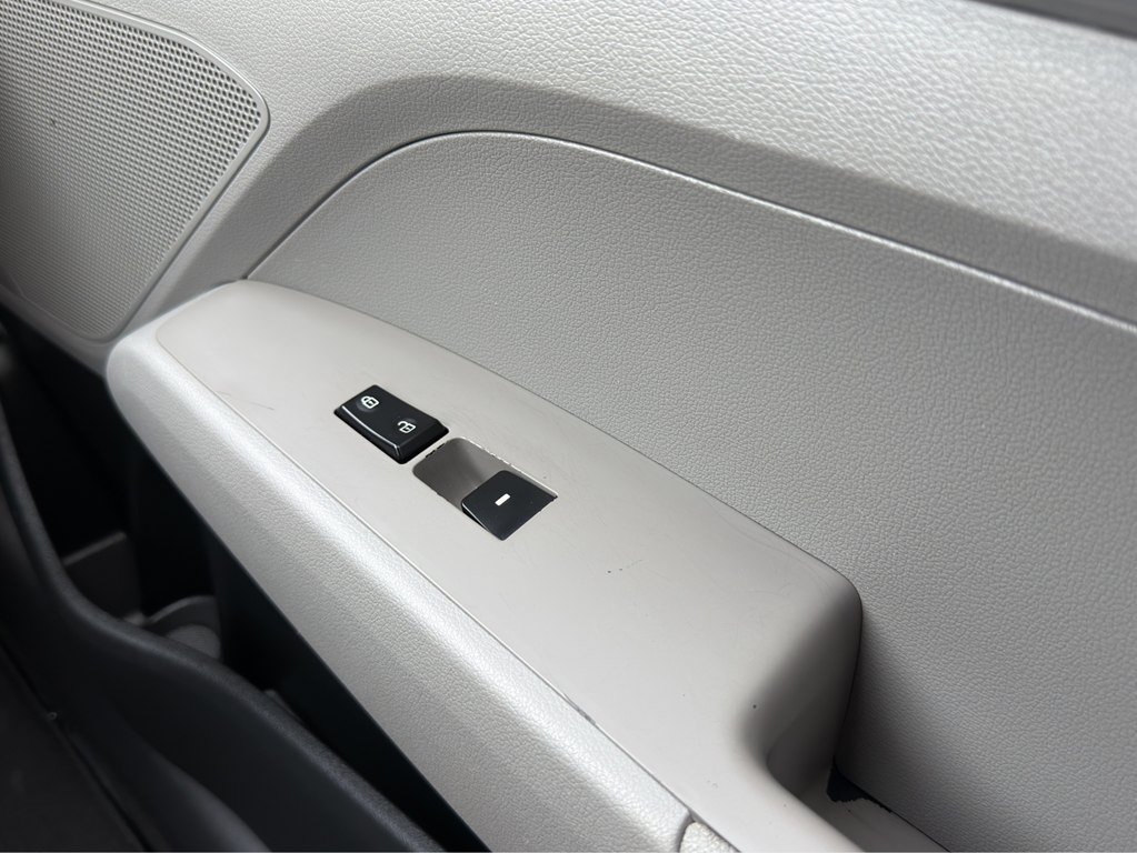 Used 2020 Hyundai Elantra SE FWD image 15