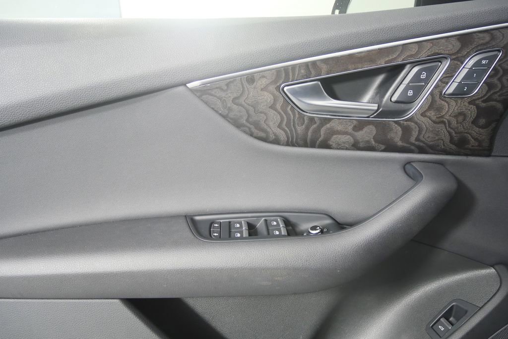 Used 2020 Audi Q7 3.0T Premium Plus w/ Premium Plus Package image 9