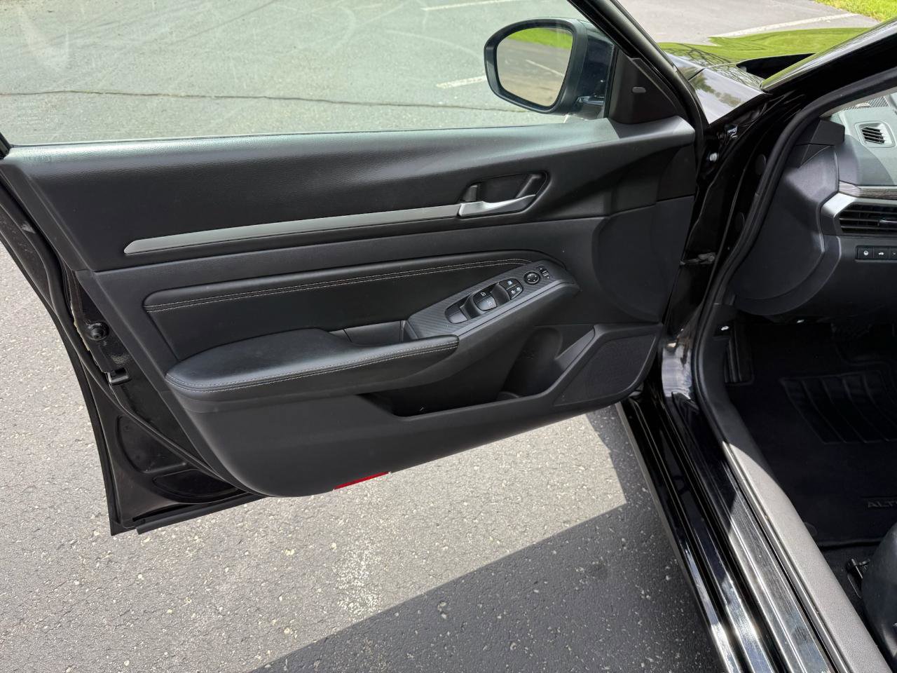 Used 2019 Nissan Altima 2.5 SL FWD image 8