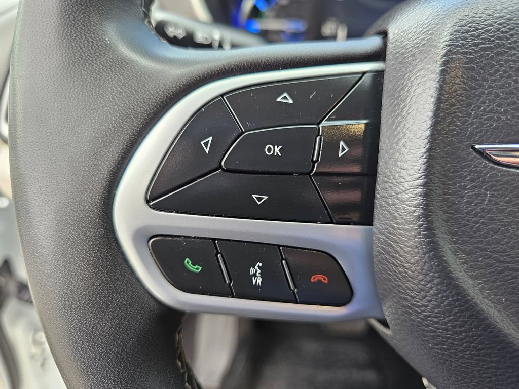 Used 2023 Chrysler Pacifica Touring-L FWD image 22