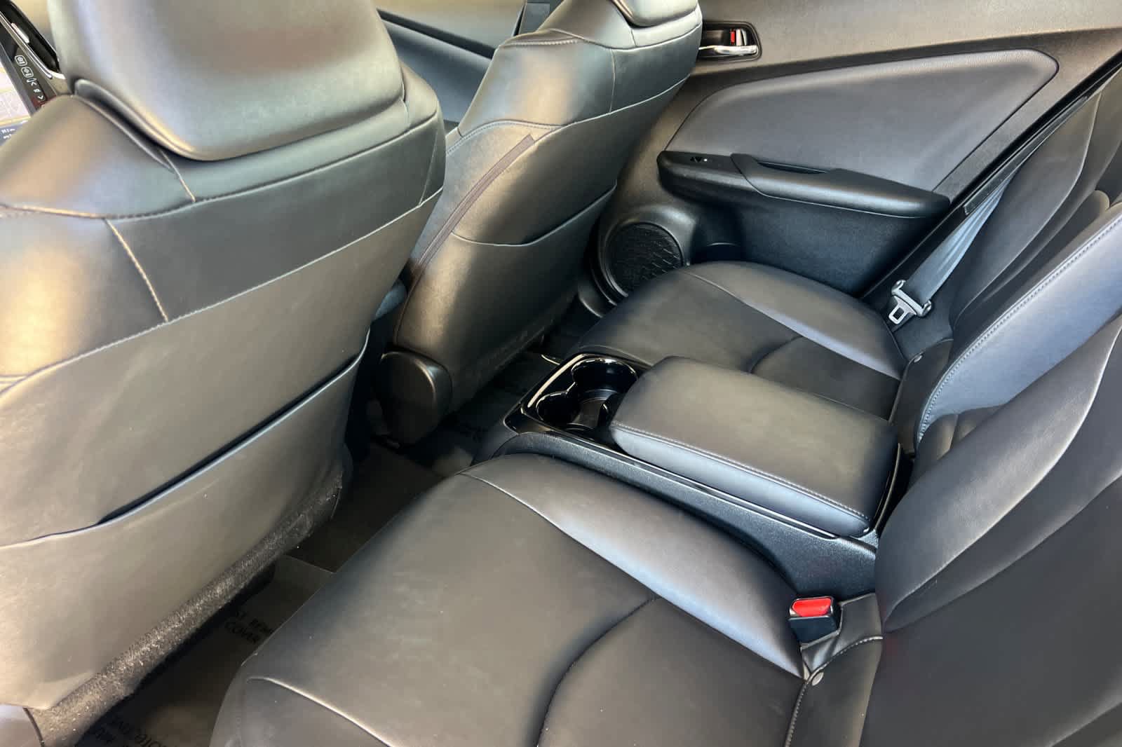 Certified 2017 Toyota Prius Prime Advanced FWD image 4