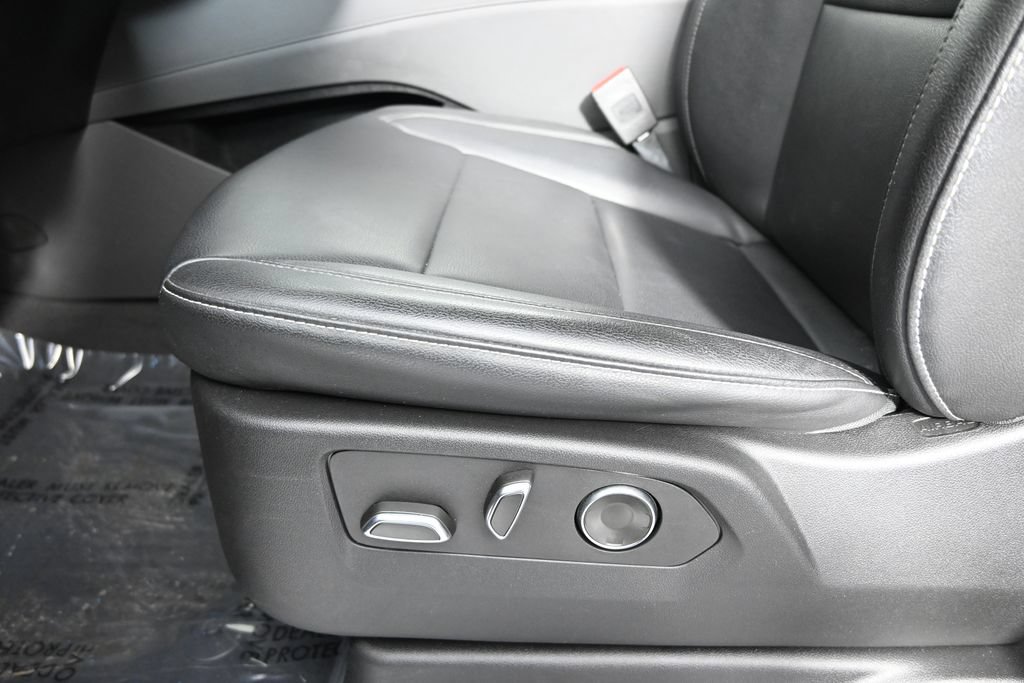 Used 2024 Cadillac Escalade ESV Luxury w/ LPO, Floor Liner Package AWD/4WD image 23