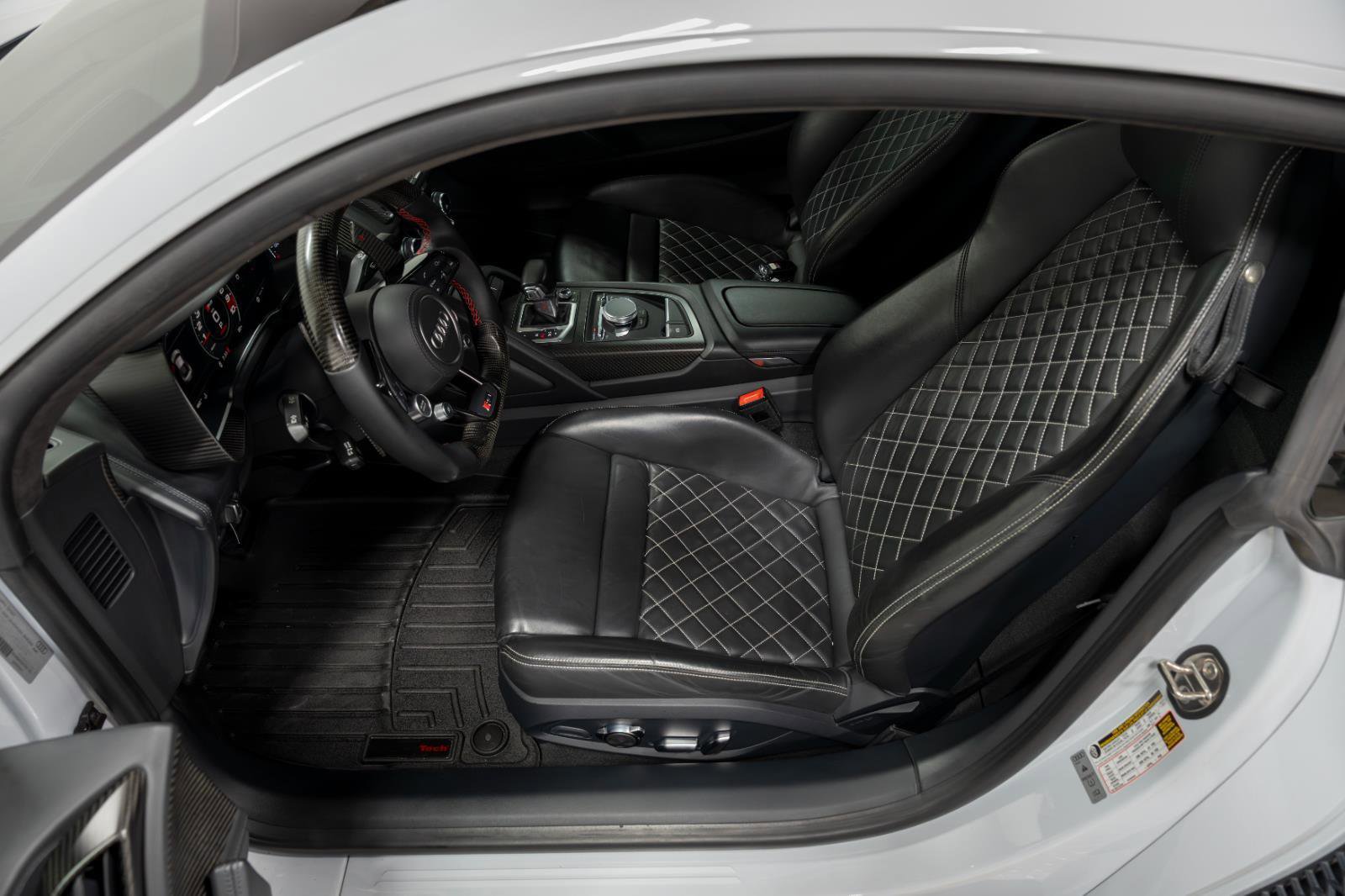 Used 2017 Audi R8 V10 plus w/ Full Leather Package image 95