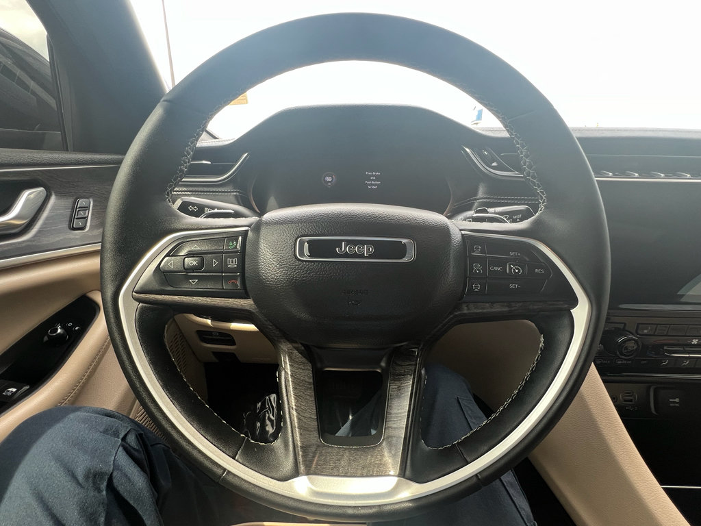 Used 2025 Jeep Grand Cherokee L Limited RWD image 23