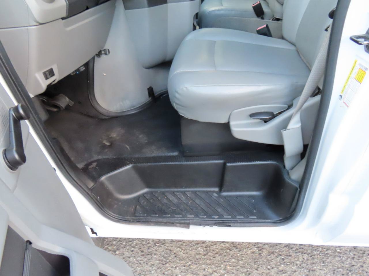 Used 2014 Ford E-150 and Econoline 150 RWD image 13