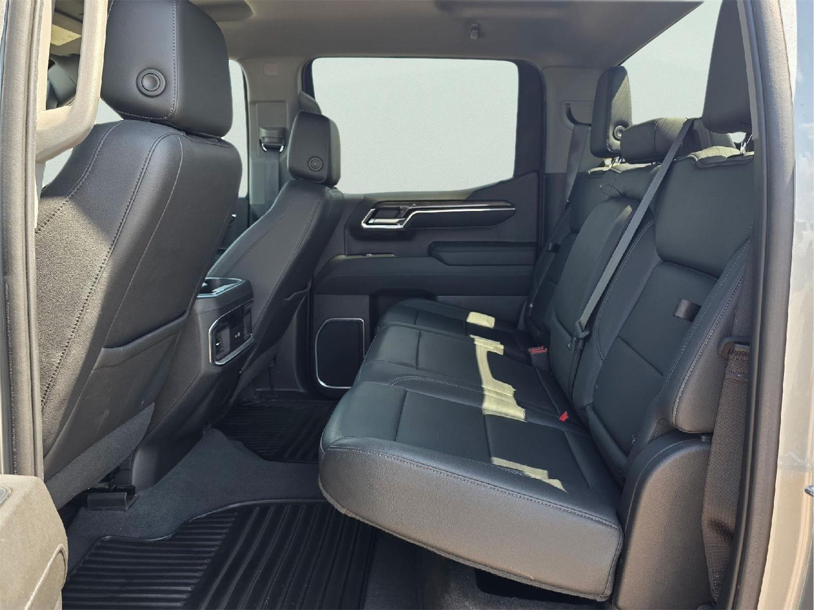 Used 2023 Chevrolet Silverado 1500 LTZ w/ Z71 Off-Road Package AWD/4WD image 9