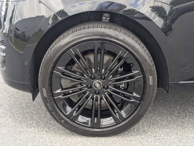 Used 2025 Land Rover Range Rover SE AWD/4WD image 10