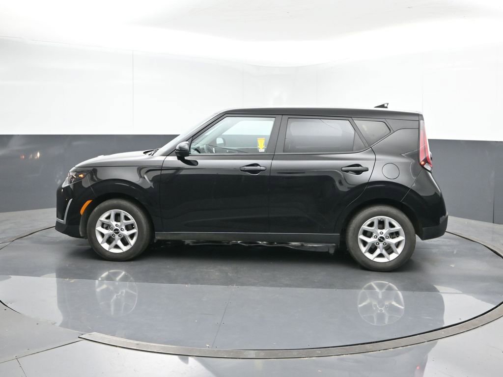 Used 2025 Kia Soul LX w/ LX Technology Package image 3