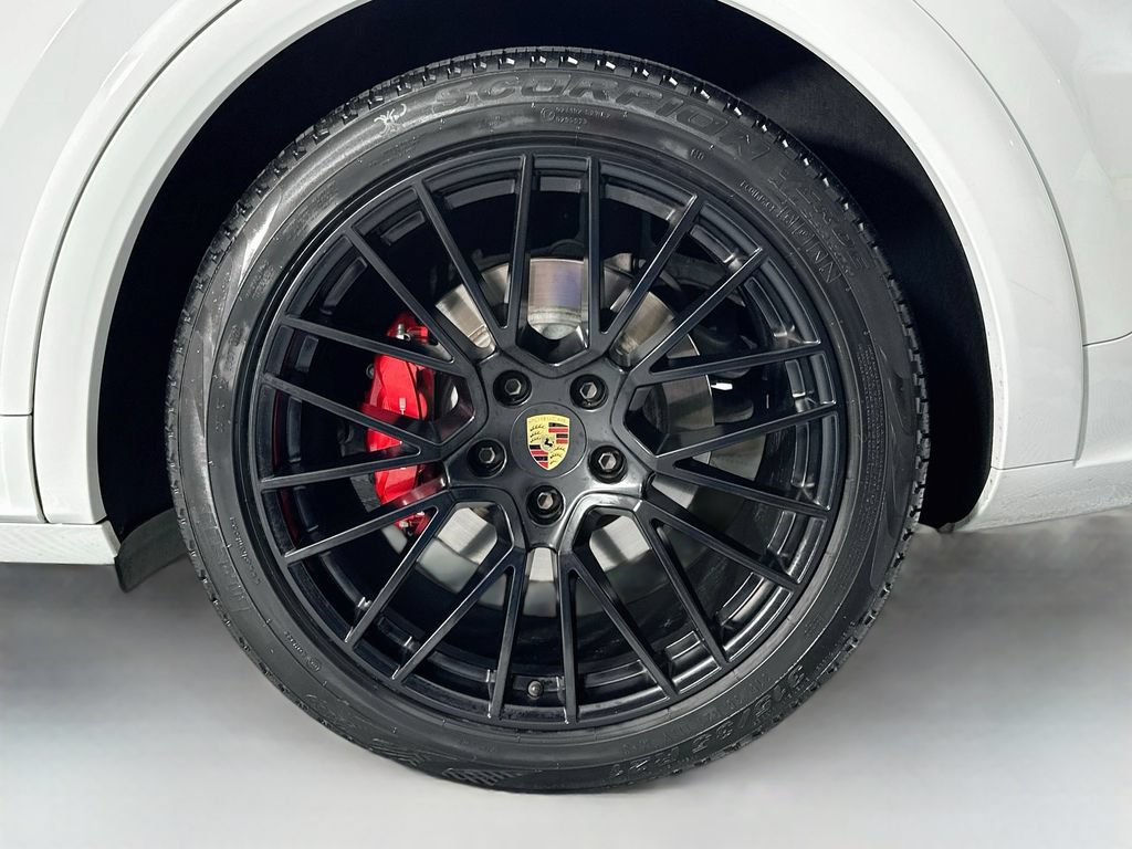 Certified 2023 Porsche Cayenne GTS AWD/4WD image 32