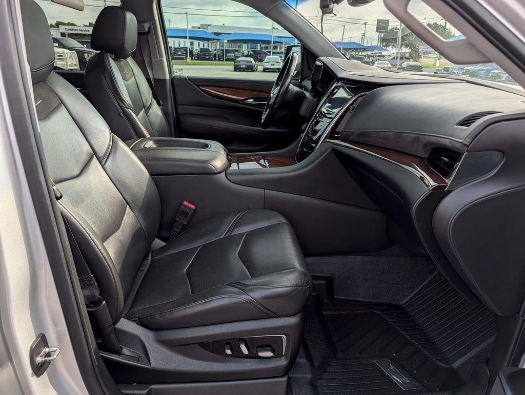 Used 2019 Cadillac Escalade ESV Premium Luxury w/ Escalade Sport Edition AWD/4WD image 34