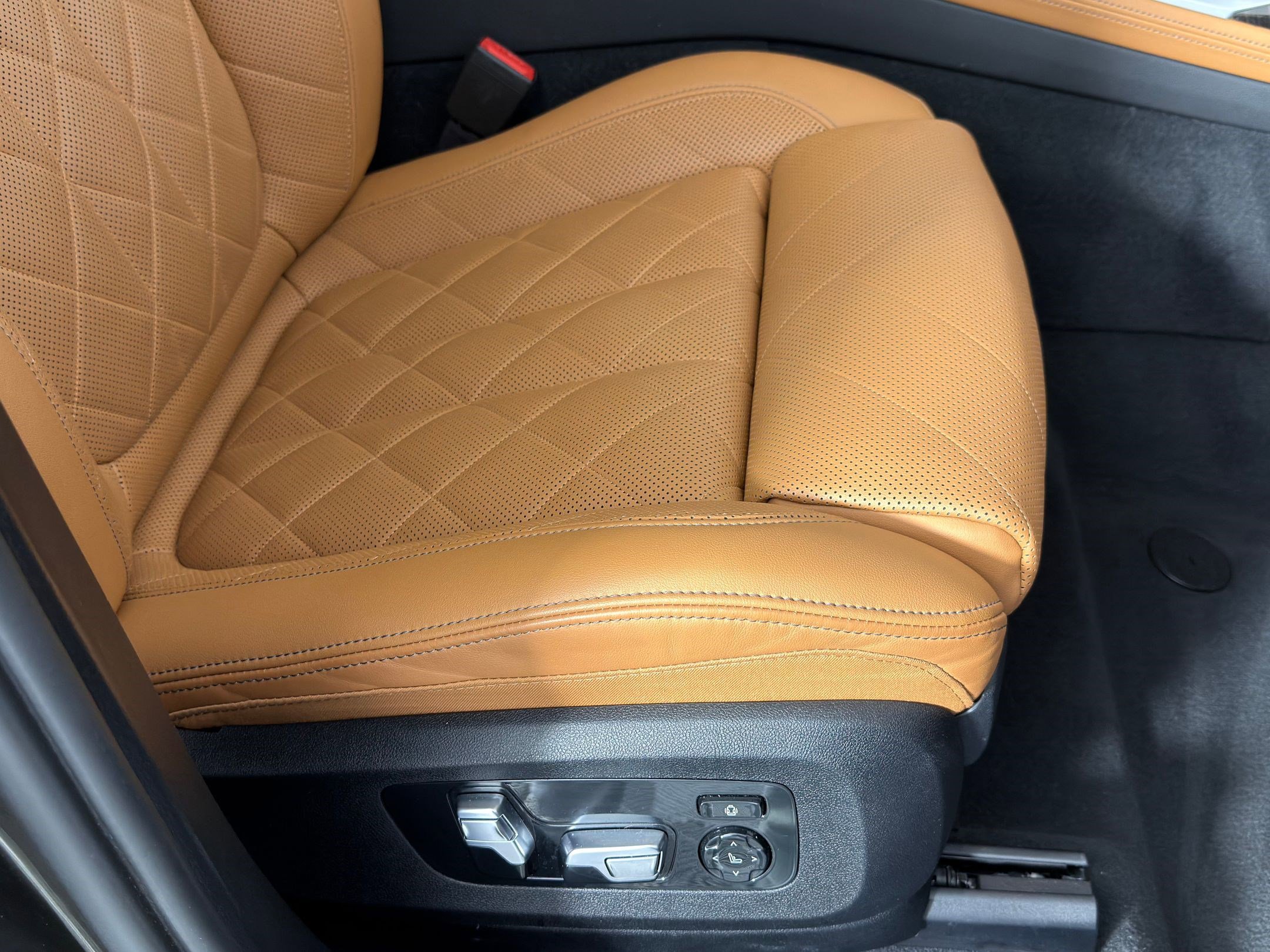 Used 2023 BMW X7 xDrive40i w/ Premium Package image 32